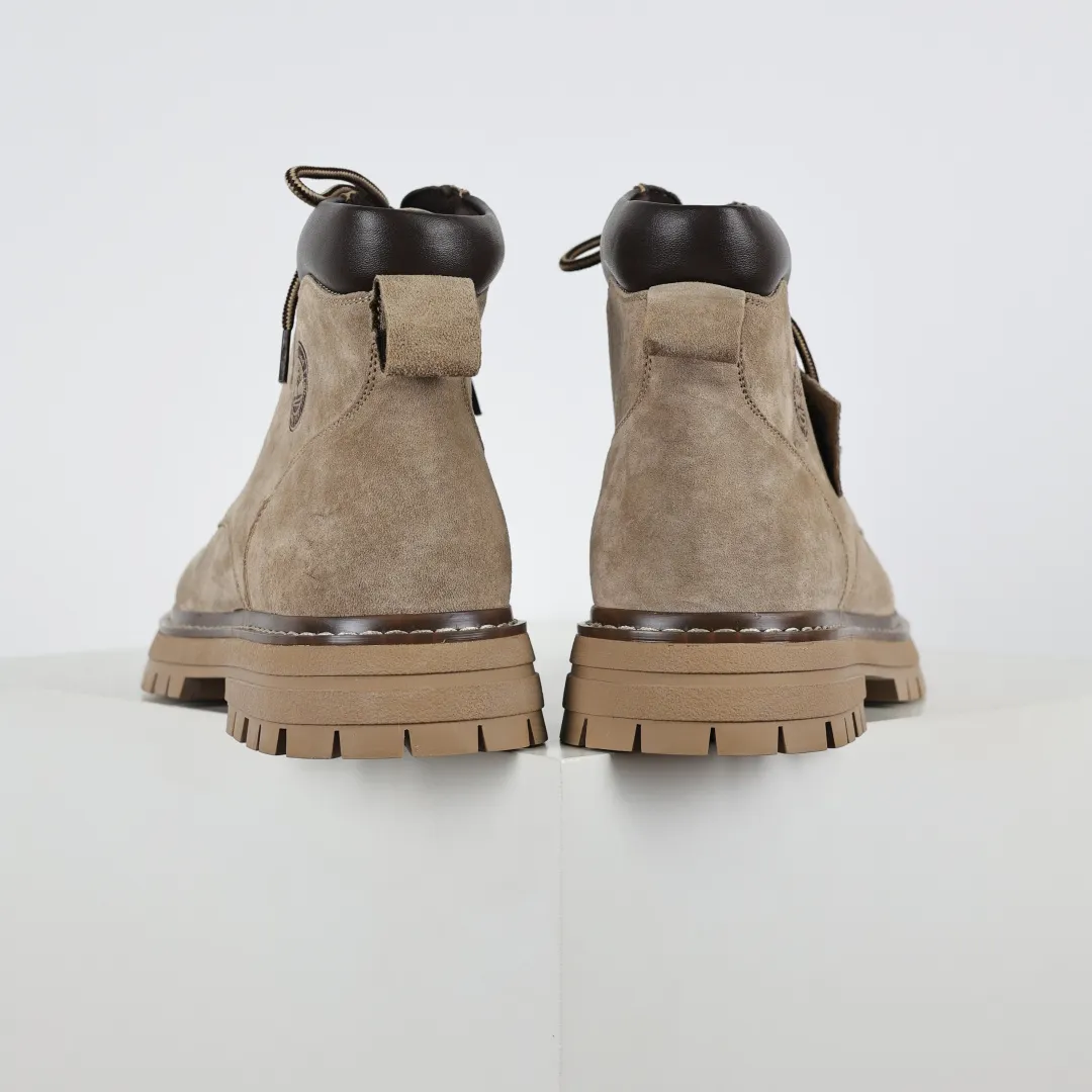 The price tag is 💰620. The core recommendation is good price. Timberland outdoor high-top casual rhubarb boots series #Guangdong Dachang quality. Original box and original packaging. Fashionable and trendy matching. The fabric is made of Italian 🇮🇹 top-grade frosted fine-grained cowhide. It is paired with anti-odor and anti-corrosion genuine leather latex insoles. The outsole and hardware are all made from original factory raw materials. The same process as the original Goodyear, never open the glue. Good products do not kill pigs. Exclusive launch on the entire network. The quality is beyond doubt. The complete set of official website unified packaging gives you a perfect wearing experience. It is of high quality and durable. A must-have for sportsmen. Specially designed to treat those who are not handsome. High-quality and first-class foot feel. Specially designed for cold protection and outdoor use this winter. Casual matching for daily use. Size: 38 39 40 41 42 43 44 (leather shoe size)